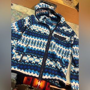 Patagonia women’s hooded Aztec lightweight synchilla snap t size small